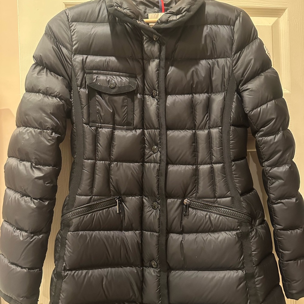 Moncler woman’s jacket 3/4 length in black